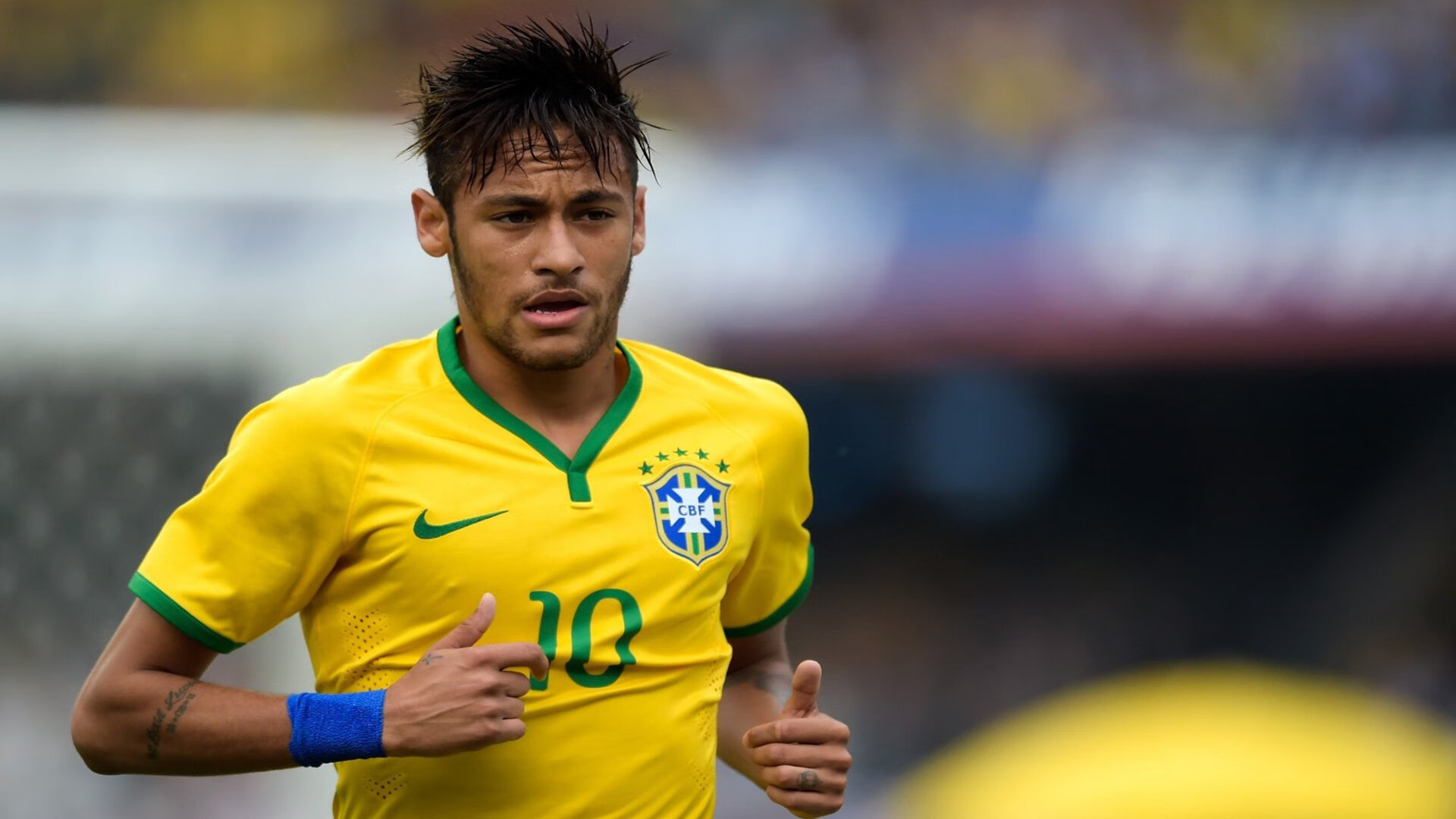 开云全站下载-国内足球市场逐步壮大，产业链不断延伸，足球产业规模